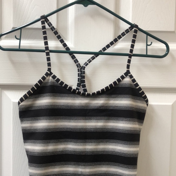 LIKE NEW! Lululemon Power Y Tank - Picture 4 of 11